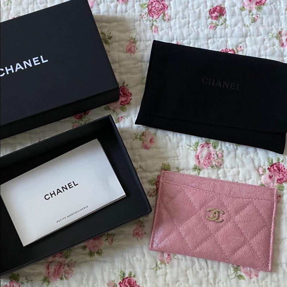 SOLD💕chanel pink iridescent card holder nwt